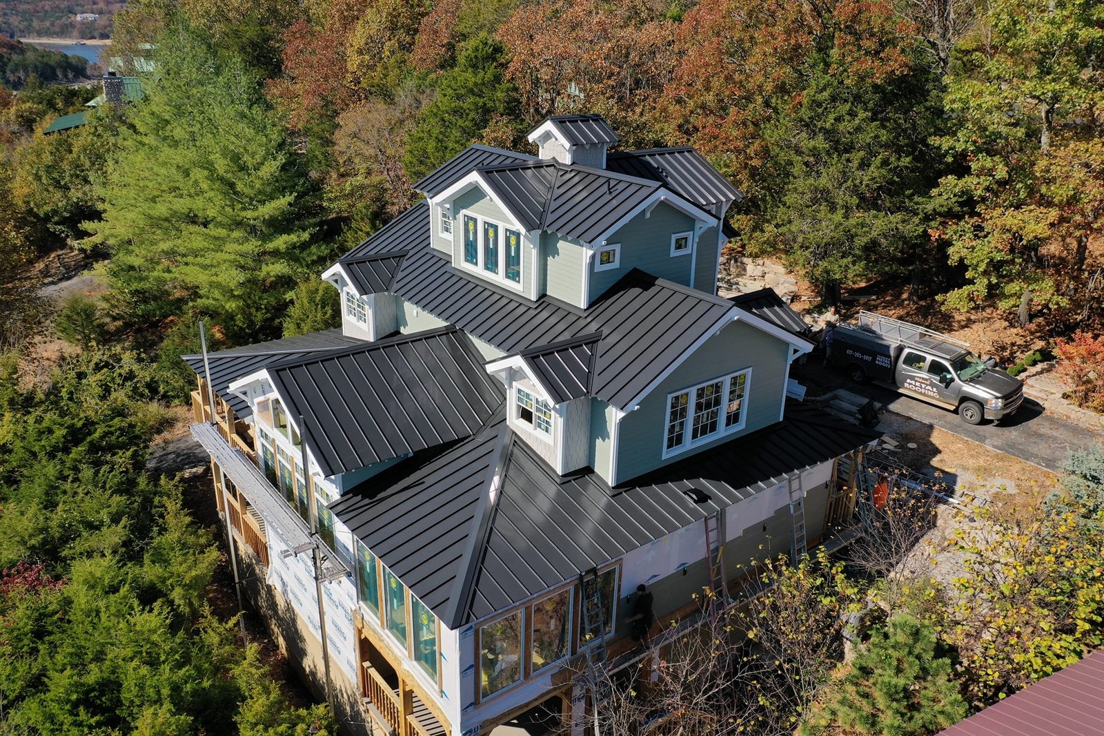 why-are-black-metal-roofs-so-popular